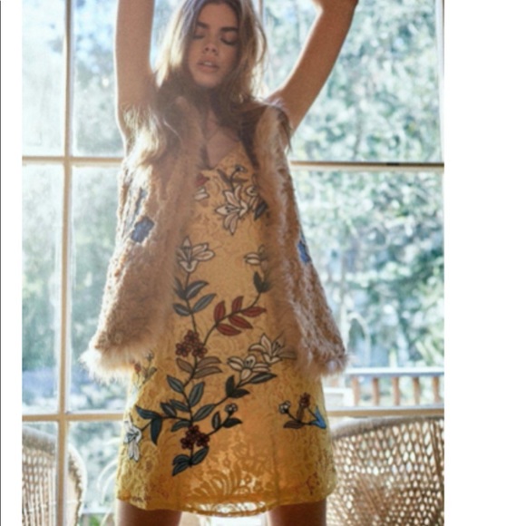 Yellow lace floral cotton summer mini sundress - Picture 3 of 4